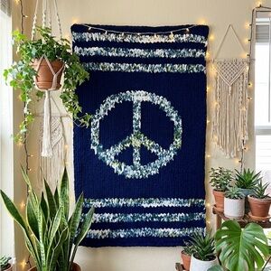 Chunky Knit Peace Sign Throw Blanket 46x76 100% Hand Knit Blue Green Variegated